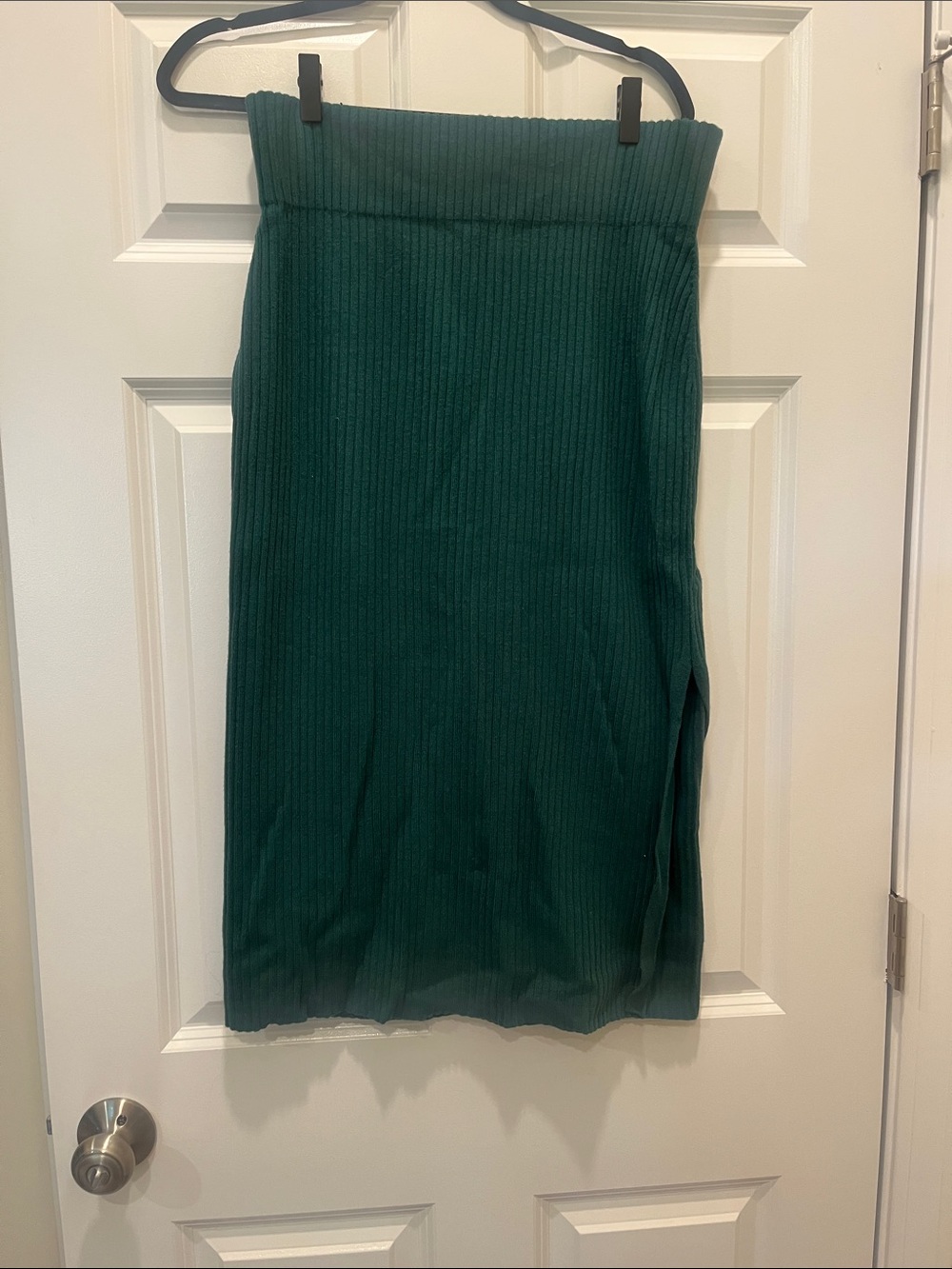 Express Ribbed Midi Skirt in Deep Green